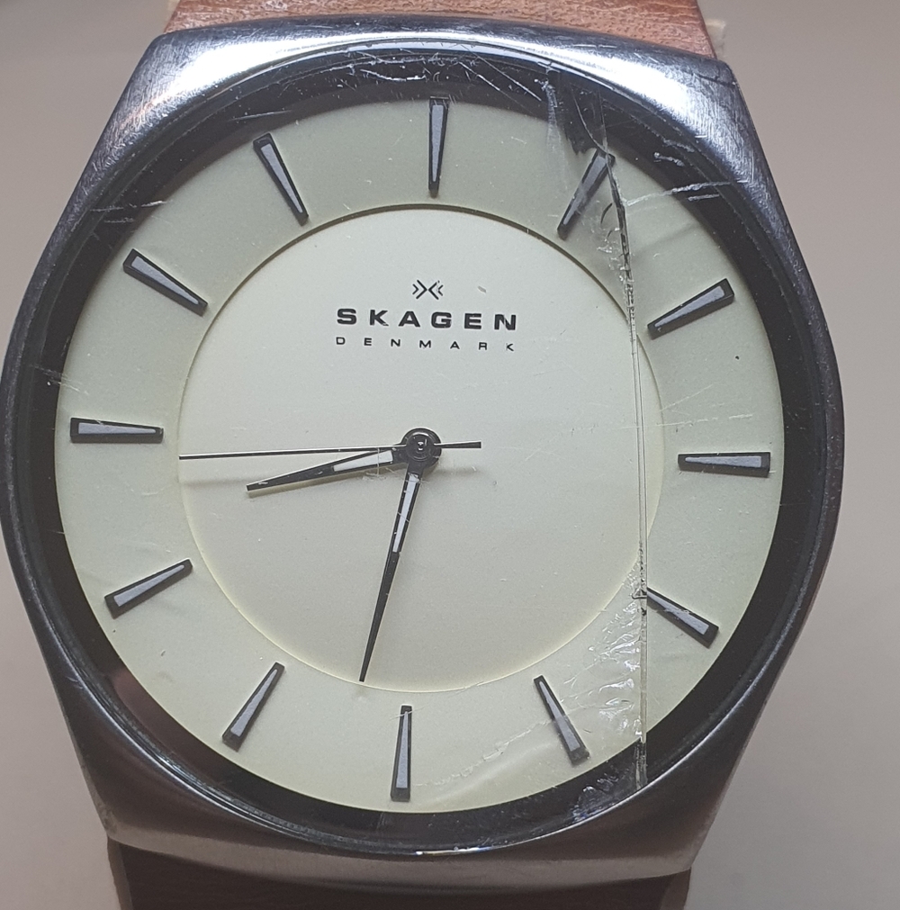 Vtg Skagen SKW6084 Silver/Goldtone Leather Men's Watch